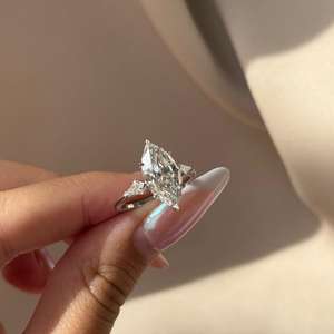 Venta al por mayor exclusiva de lujo 10K blanco amarillo oro rosa Moissanite anillos de boda corte brillante E Color 2,5 quilates VVS2 proveedor OEM - Product Image 5