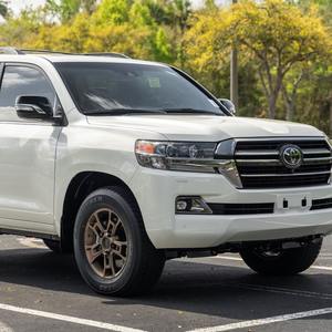 LUXURY RIDE 2021 Cruiser Heritage Edition, Motor V8 de 5.7 Litros, Tracción en las 4 Ruedas, Último Año de la Serie 200 - Product Image 1