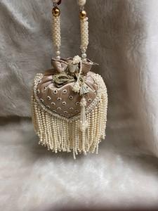 Jhalar Fashion Satin Potli con cierre de cordón Forro de algodón Perlas elegantes Diamantes Borla Decoración - Product Image 2