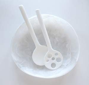 CARACTERÍSTICA VIBRANT HECHO A MANO 100% Juego de servidores de ensalada de resina para uso doméstico y hotelero Incluye cuchara de helado para servir ensalada - Product Image 6