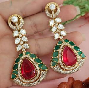 Impresionantes Pendientes de Latón Chapado en Oro de la Mejor Calidad con Piedras de Moissanita para Mujer, Ideales para Bodas y Fiestas - Product Image 3