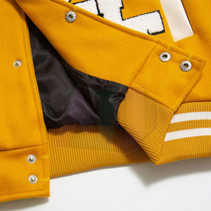 Chaqueta Universitaria Clásica para Hombre con Cuello Alto y Logotipo Frontal, Tejido de Lana Ecológico, Diseño Moderno para Invierno - Product Image 4