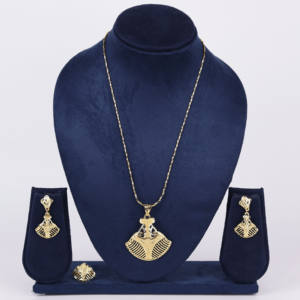 Conjunto de colgante de latón Premium exclusivo, collar de formación chapado en oro para su regalo de joyería de boda de moda - Product Image 1