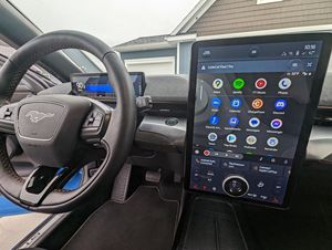 มัสแตง แมค อี จีที ปี 2021 รถยนต์ไฟฟ้า SUV กำลัง 480 แรงม้า มอเตอร์สี่ตัว ขับเคลื่อนสี่ล้อ สีน้ำเงินเมทัลลิก ภายในหุ้มหนังสีเข้ม เกียร์อัตโนมัติ หลังคาซันรูฟแบบพาโนรามา - Product Image 6