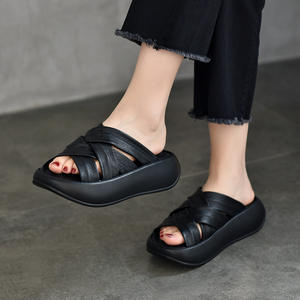 Bottes hautes pour femmes - Bottes stretch tendance au-dessus du genou avec talon bloc pour l'hiver et les soirées - Product Image 1