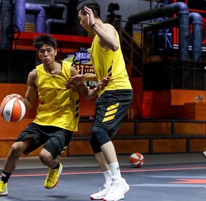 ชุดเสื้อบาสเก็ตบอลผ้าตาข่ายระบายอากาศของผู้ชายชุดเสื้อทีมแห้งเร็วออกแบบได้ตามต้องการ - Product Image 2