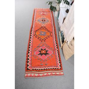 Tapis vintage Herki, tapis turc de 2,9 x 11,5 pieds, tapis persan en laine rouge - Product Image 1