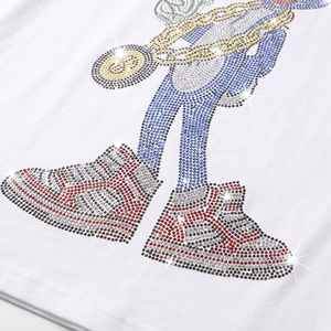 Camiseta Blanca para Hombre con Diseño de Personaje de Bugs Bunny con Pedrería, Manga Corta, Cuello Redondo, Estilo Urbano, Corte Cuadrado - Product Image 3