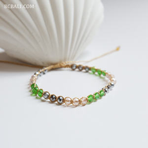 Elegante pulsera de cuentas de cristal hecha a mano con cuentas brillantes para una declaración de estilo a la moda. - Product Image 5