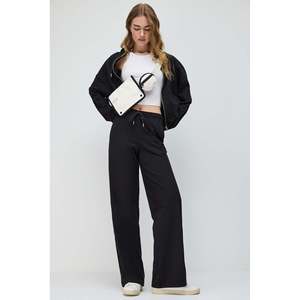 Pantalones Deportivos Negros de Pierna Ancha - Product Image 1