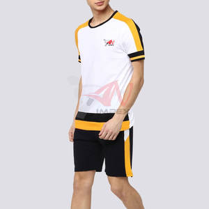 Ensemble T-shirt et short de conception haut de gamme, tissu léger et doux, coupe confortable pour le streetwear - Product Image 3