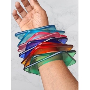 Ensemble de bracelets en résine imperméable exclusifs pour femmes, finition premium, couleurs personnalisées - Bijoux tendance pour tenues ethniques et robes occidentales - Product Image 3