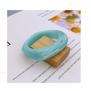 Brazalete de resina epoxi Natural de Color blanco, regalo para mujer y niña, otros eventos, uso de joyería de moda, brazalete de resina de diseño elegante al mejor precio - Product Image 4