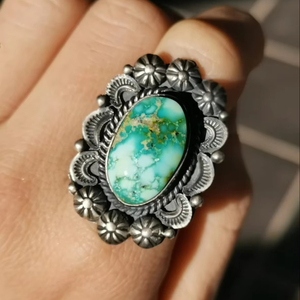 แหวนเงินแท้สไตล์วินเทจทรงดอกไม้ประดับพลอยเทอร์ควอยซ์สีทองโซโนแรน ขนาด 6.5 ดีไซน์งานฝีมือ ประดับขอบแหวนอย่างประณีต ทันสมัย ได้รับการรับรอง - Product Image 1