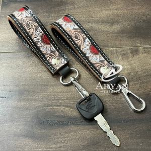 Nouveauté Porte-clés en cuir de vache véritable fait main de luxe personnalisé pour cadeau Accessoires Porte-clés unique pour unisexe - Product Image 1