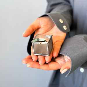 กล่องใส่แหวนแก้วดีไซน์แบบมินิมอลอุปกรณ์จัดระเบียบทำจากแก้วและกรอบโลหะขัดเงาสีทองสำหรับการหมั้นงานแต่งงานวันเกิด - Product Image 6