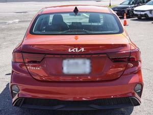 ใช้รถสีแดงสด ปี 2024 สำหรับ Forte LXS FWD พวงมาลัยซ้าย เบาะหนัง ระบบนำทาง สตาร์ทเครื่องยนต์จากระยะไกล หลังคาซันรูฟ ล้อแม็ก - Product Image 5