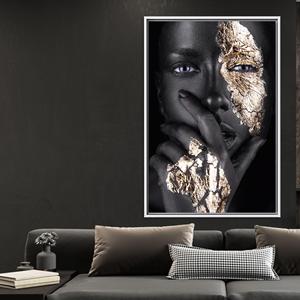 Impression sur toile : Décoration murale moderne pour chambre à coucher avec motif femme noire, encadrée en blanc - Product Image 1