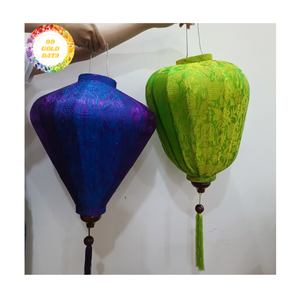 Lanternes en soie avec cadre en bambou pour la décoration de fête de mariage artisanat traditionnel fait à la main du Vietnam - Product Image 3