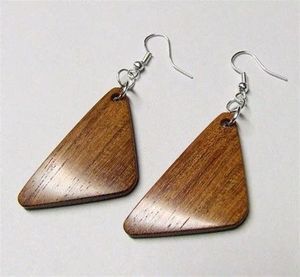 Boucles d'oreilles en bois élégantes de style rétro vintage Conception de goutte à coupe creuse pour les mariages - Product Image 3