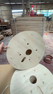 แผ่นไม้อัดสำหรับทำแกนม้วนสายเคเบิลแบบกำหนดเอง ตัดด้วยเครื่อง CNC พร้อมเจาะรูสำเร็จรูป แผ่นด้านข้างทำจากไม้เบิร์ชวีเนียร์  ยังไม่ผ่านการตกแต่ง คุณภาพชั้นหนึ่ง เกรด E1 - Product Image 4