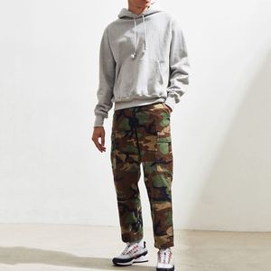 การประดิษฐ์ความเป็นเลิศในระดับที่มีเสื้อฮู้ดจำนวนมากรูปแบบที่เป็นของแข็งปักตามวิสัยทัศน์ของคุณสำหรับแบรนด์และร้านค้าปลีกที่มีความเชี่ยวชาญ - Product Image 4