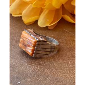 Anillo con Incrustaciones de Plata de Ley y Concha de Ostra Espinosa Hecho por Artesanos Navajo, Joyería Cultural Coleccionable, Talla 9 - Product Image 4
