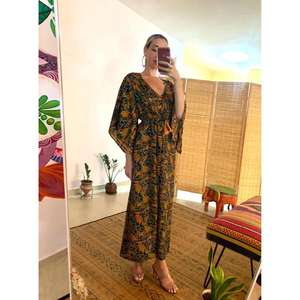 Robe maxi bohème pour femmes, imprimé, col en V, manches longues, ceinture, ethnique, florale, tenue de villégiature, tenue de festival, teinture unie, naturelle, écologique - Product Image 3