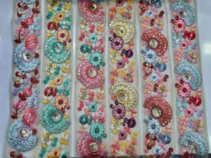 Cintas florales bordadas en colores y tamaños hechos a medida, adecuado para reventa por cinta y suministros de embellecedor, tiendas - Product Image 2