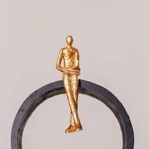 Sculpture métallique abstraite de haute qualité au design circulaire, style vintage européen, décoration moderne pour la maison - Product Image 5