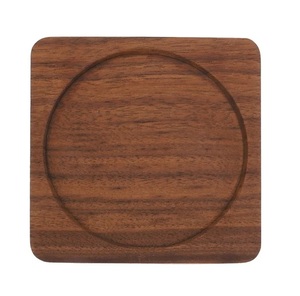 Top Trending Producto hecho a mano Venta al por mayor Posavasos de madera de acacia Fabricante Posavasos de madera de nogal de bajo costo. - Product Image 3
