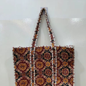 Sac fourre-tout à bandoulière en coton imprimé fait main, grand sac de voyage matelassé avec fermeture éclair, sac de shopping imprimé, sac à bandoulière matelassé à motifs imprimés - Product Image 1