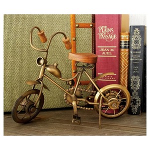 Vélo miniature artisanal en laiton couleur or avec poignées et siège en bois, décoration de table pour handicapés, décoration d'intérieur - Product Image 2