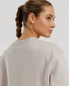 Sudadera de mujer con cuello redondo recortada con piedra y logotipo personalizado, sudadera con hombros caídos y puños acanalados y dobladillo para mujer, sudadera de gran tamaño - Product Image 3