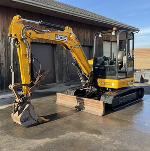 Excavadora de cadenas JCB 8026 de 2.6 toneladas con motor Perkins, hidráulica Kawasaki, control PLC y alta eficiencia - Product Image 1