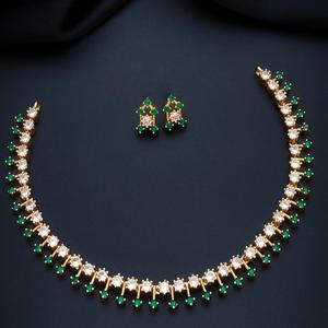 Ensemble de collier de créateur à la mode de meilleure qualité avec des pierres de finition mate avec des boucles d'oreilles pour une occasion spéciale pour les femmes - Product Image 1