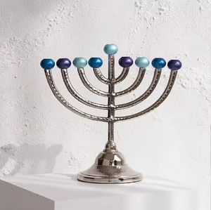 Menorá Clásica Judía de Metal Plateado, Portavelas de Vidrio para Aceite, Decoración Navideña Moderna Hecha a Mano y Ecológica, Impex - Product Image 2