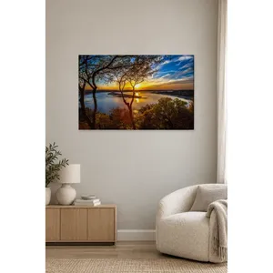 Impresión en lienzo de Fida: Atardecer a través de árboles sobre un lago - Product Image 5