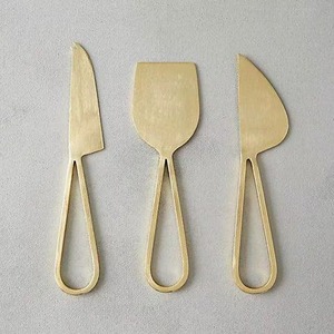 Juego de cuchillos para queso de acero inoxidable de 3 piezas hechos a mano del fabricante con mango a juego utilizado para cubiertos de mesa de desayuno - Product Image 4