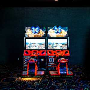 Máquina de Juegos Arcade Raw Thrills SnoCross con Pantalla LCD de 42 Pulgadas y 110V, Usada/Reacondicionada - Product Image 1