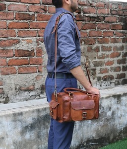 12 Mochila de viaje de cuero genuino con logotipo personalizado Vintage Weekender Gym Mochila de noche con cubos de embalaje - Product Image 1