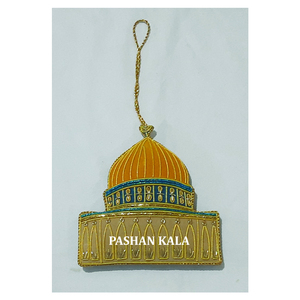 Hermosa mezcla de colores Material de tela Zari bordado árbol colgante adorno de Navidad forma de mezquita hecho a mano decoración del hogar usada - Product Image 1