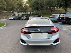 Taille de pneu Turbo Honda Clarity hybride rechargeable 4 portes berline Vente à prix abordables Intérieur léger de boîte de vitesses automatique Sièges en cuir FWD R17 - Product Image 6