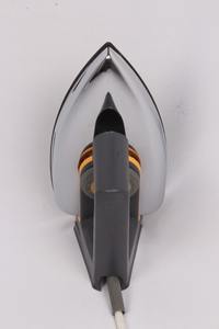 Plancha seca eléctrica negra de 1kg con suela de aluminio para uso doméstico y hotelero para un diseño nítido - Product Image 5