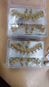 Conjunto de Joyería de Latón Clásico Premium AD Fashion para Mujer, Collar y Aretes Brillantes para Bodas y Ocasiones Tradicionales Indias - Product Image 5