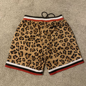 Short de sport en maille pour hommes, imprimé de basket-ball en sublimation, conçu sur mesure en polyester, short de basket-ball décontracté en maille - Product Image 2