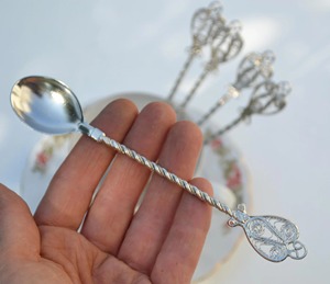 Cuillère finie en argent à poignée torsadée Cuillère à thé élégante en acier inoxydable parfaite pour la cuisine et l'utilisation quotidienne de l'Inde - Product Image 4