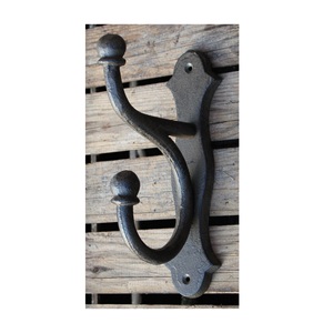 Crochet mural en fonte élégant pour la décoration intérieure rustique et le stockage de manteaux, chapeaux, écharpes et vestes - Product Image 1