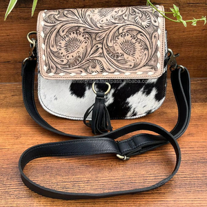 กระเป๋าพาดลำตัวหนังแบบตะวันตกสำหรับผู้หญิงกระเป๋าหนังวัวมีพู่ลายนูนลายดอกไม้ - Product Image 4