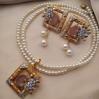 Ensemble collier et boucles d'oreilles tendance pour femme en acier inoxydable plaqué or, motif floral, idéal pour fiançailles, anniversaire, Aïd, mariage et fêtes